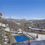Updated 3 Bedroom 2 Ba With Pool & Hot Tub - Stunning Mountain Views!