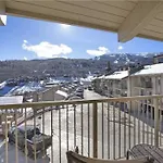 Updated 3 Bedroom 2 Ba With Pool & Hot Tub - Stunning Mountain Views!