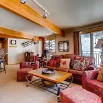Ski-In Ski-Out 2 Bedroom Condo- Sleeps 6 People Condo