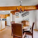 Ski-In Ski-Out 2 Bedroom Condo- Sleeps 6 People Condo