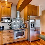 Unique & Modern 3 Bedroom 2Ba Condo- Ski-In Ski-Out Condo