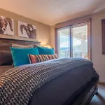 Lovely Modern Plaza Condo Condo