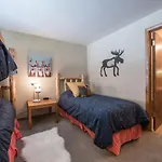 Lovely Modern Plaza Condo Condo