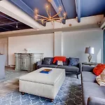 Uniquely Decorated Mountain Plaza Condo Condo