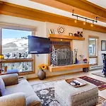 2 Bedroom With Open Floor Plan & Updated Kitchen Condo
