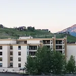 2 Bedroom Sleeps 5 People With Mountain Views Condo