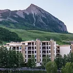 Uniquely Decorated Mountain Plaza Condo Condo