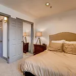 Uniquely Decorated Mountain Plaza Condo Condo