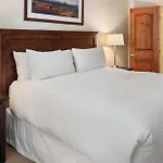 Spring Street Unit 629, 2Br Condo W/ Mountain Views And Door Step Access To Shops & Restaurants