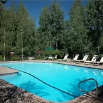 Enclave 102, Snowmass Ski-In/Ski-Out Condo W/Shared Pool/Hot Tub