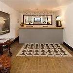 Independence Square 300, Nice Hotel Room With Great Views, Location & Rooftop Hot Tub!