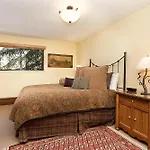 Aspen Townhouse East Unit 4, Townhouse In Downtown Aspen With Private Balcony
