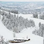Aspen Ritz-Carlton 3 Bedroom Ski In, Ski Out Residence Includes Slopeside Heated Pools And Hot Tubs