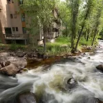 Riverfront 2 Bedroom - Steps To Town - Pool & Hot Tub