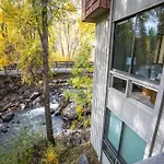 Riverfront 2 Bedroom - Steps To Town - Pool & Hot Tub