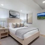 Renovated 2 Bedroom Aspen Condo Ski-In Out