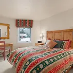 Shadow Mountain Unit 15, Spacious Ski-In, Ski-Out Townhouse With Great Views & Gas Fireplace