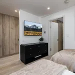 2 Bedroom 3Ba Condo - Ac, Heated Pool, Walk To Town