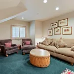 The Pines Lodge, A Rockresort