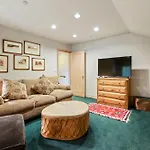 The Pines Lodge, A Rockresort