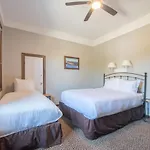 Elk Mountain Lodge