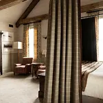 Eleven Scarp Ridge Lodge
