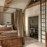 Eleven Scarp Ridge Lodge