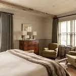 Eleven Scarp Ridge Lodge