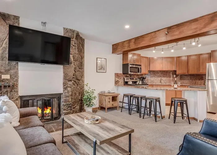 Laurelwood Condominiums 102
