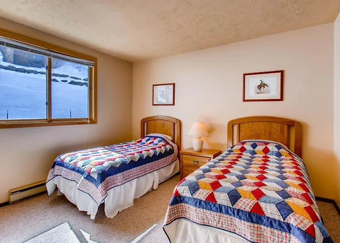 Unique, Mountain 4 Bedroom Condo Condo
