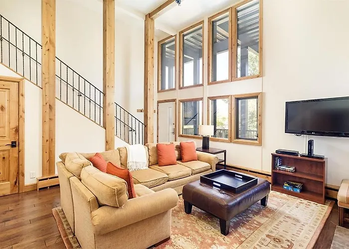 Fifth Avenue Unit 202, 2 Bedroom + Loft Condo, Huge Windows & Views. 2 Blocks To Skiing!