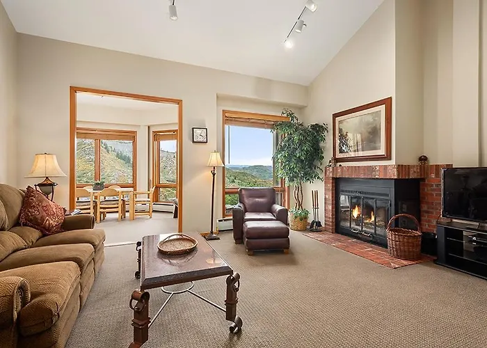 Chamonix 37, Snowmass Ski-In/Ski-Out Condo W/Shared Hot Tub & Pool/Private Washer/Dryer/Wifi