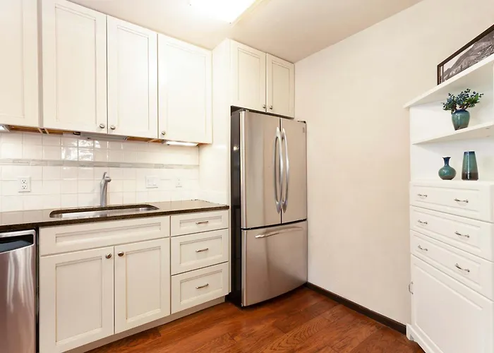 Riverfront 2 Bedroom - Steps To Town - Pool & Hot Tub