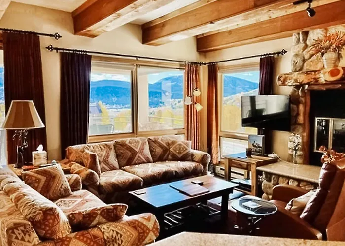 Majestic Mountain Nook