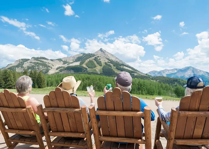 Ski-In Ski-Out 2 Bedroom Condo- Sleeps 6 People Condo