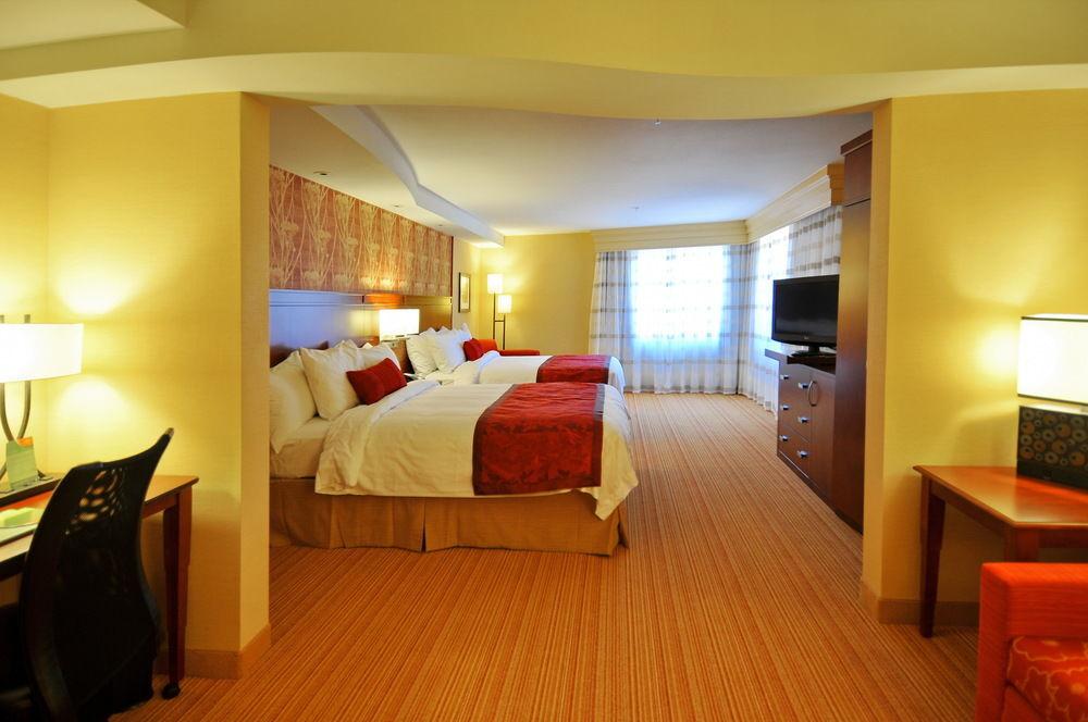 Courtyard By Marriott Hotel