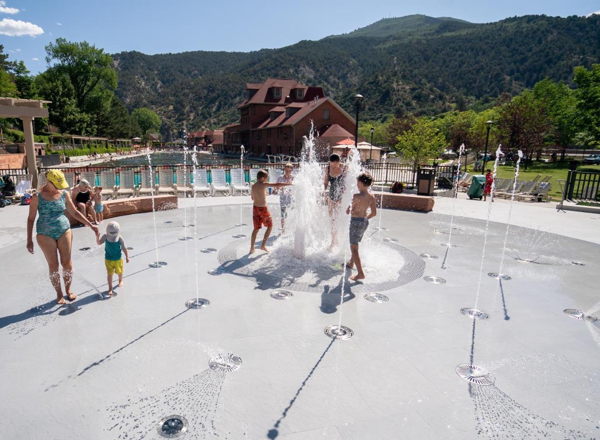 Glenwood Hot Springs Resort 4*
