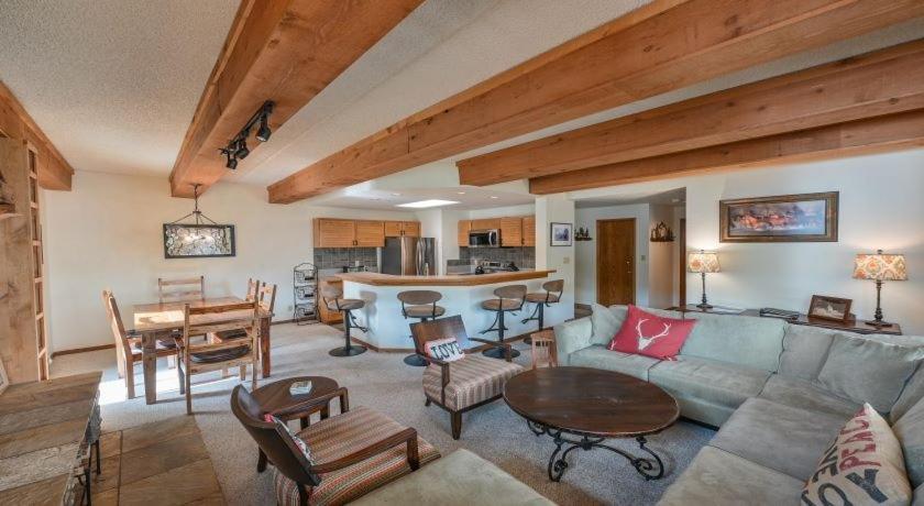 Gorgeous & Modern 3 Bedroom Plaza *