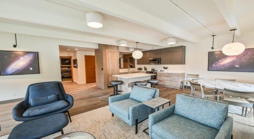 Apartment Spacious 3 Bedroom Plaza Unit With Washer Dryer *