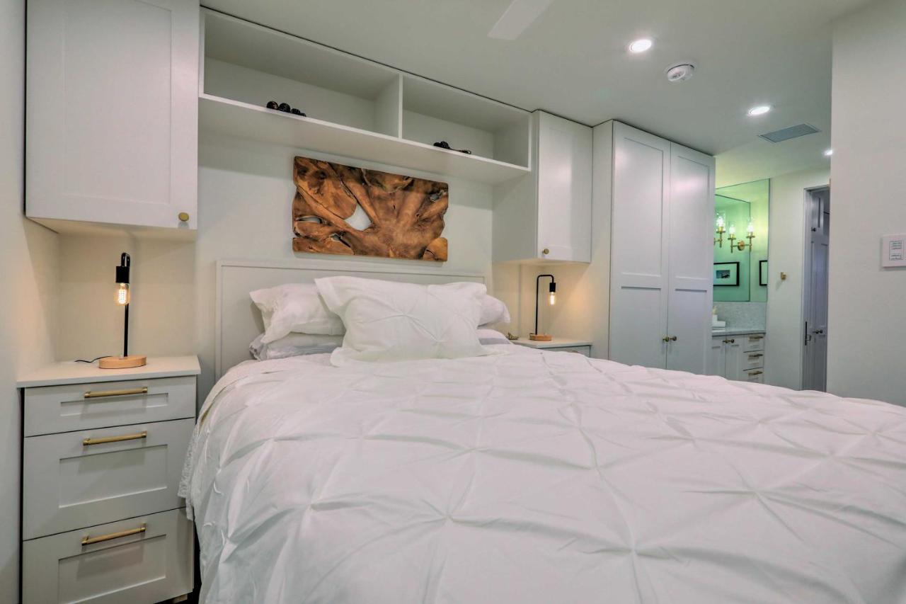 With Mountain Views And Access! Apartment