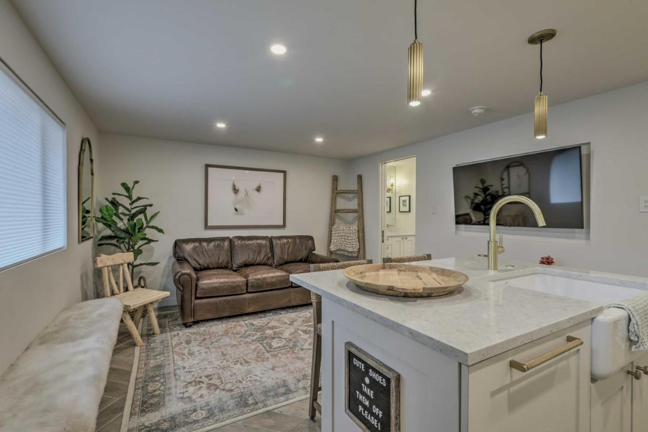With Mountain Views And Access! *