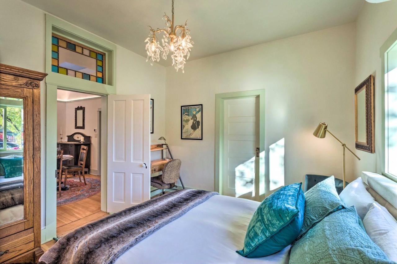 Holiday home - Steps To Dine, Shop And Hike!