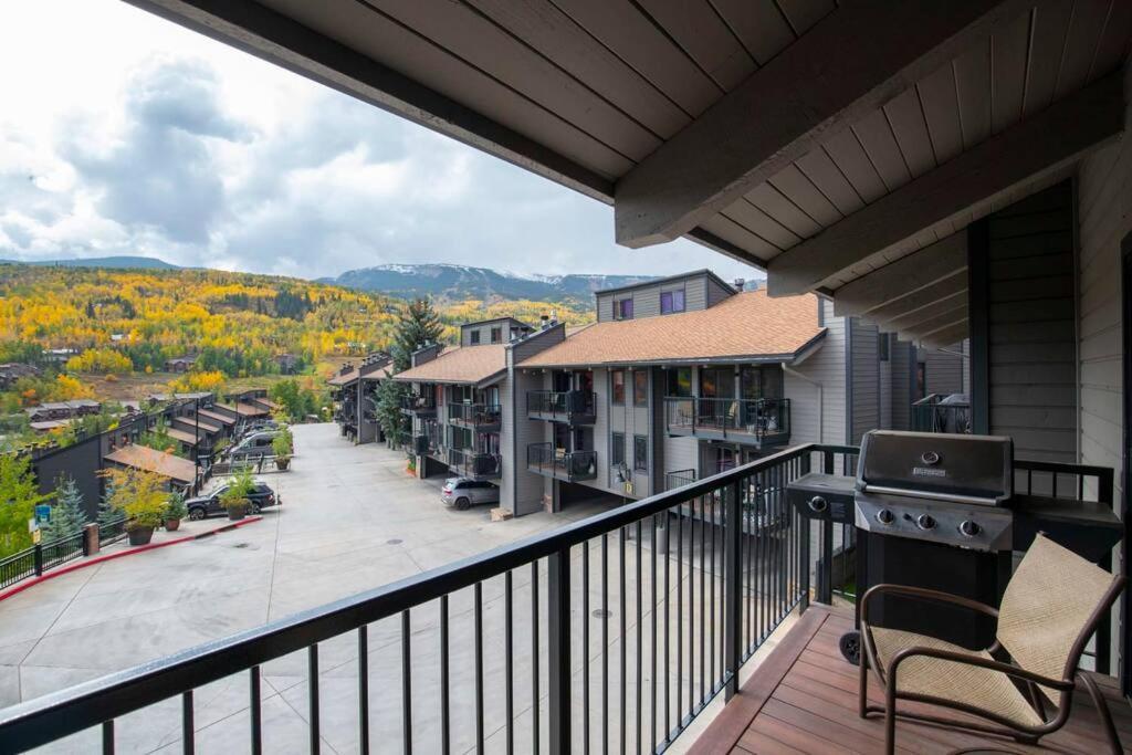 Updated 3 Bedroom 2 Ba With Pool & Hot Tub - Stunning Mountain Views! Apartment *
