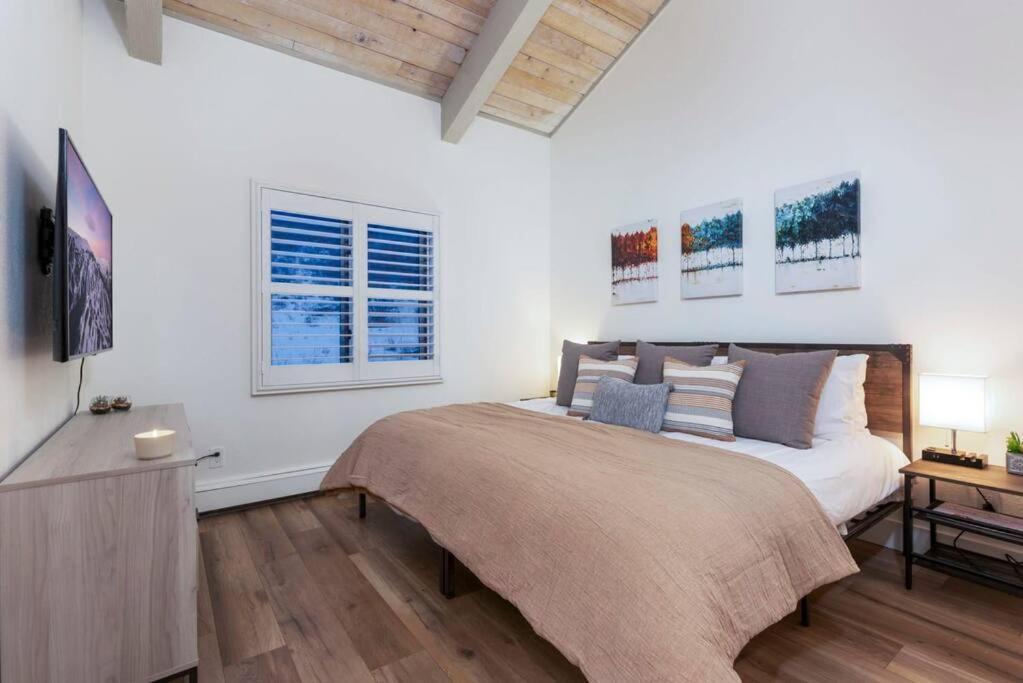 Updated 3 Bedroom 2 Ba With Pool & Hot Tub - Stunning Mountain Views!