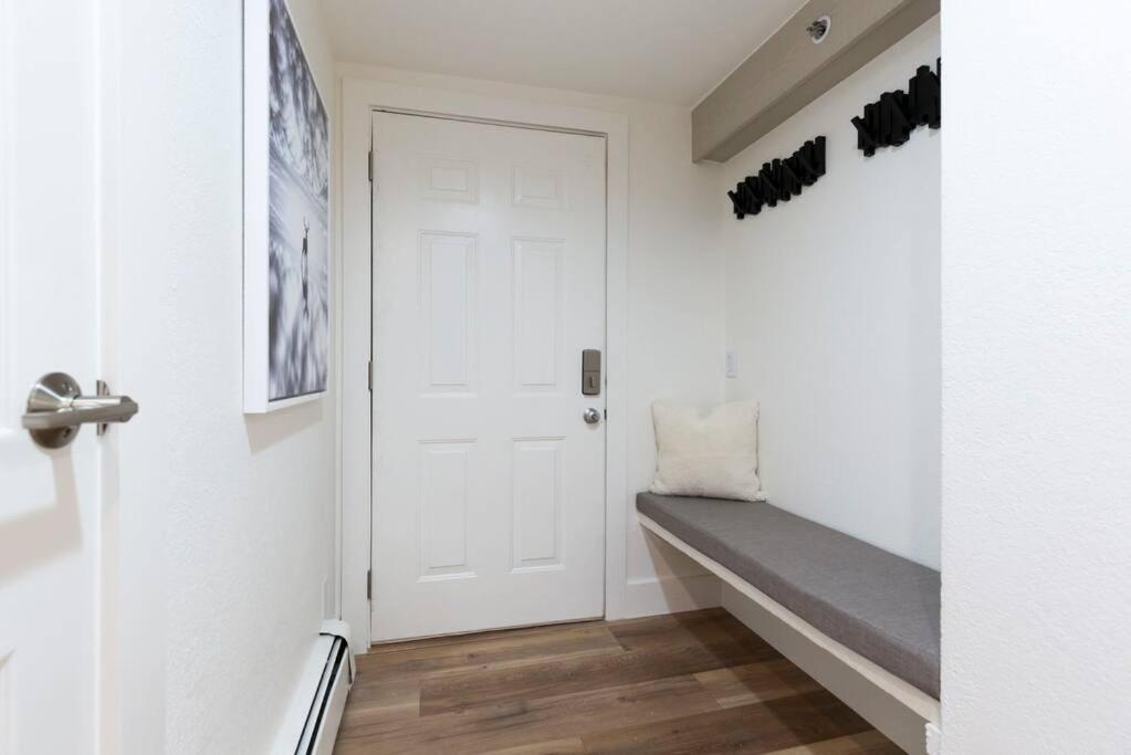 Updated 3 Bedroom 2 Ba With Pool & Hot Tub - Stunning Mountain Views! Apartment *