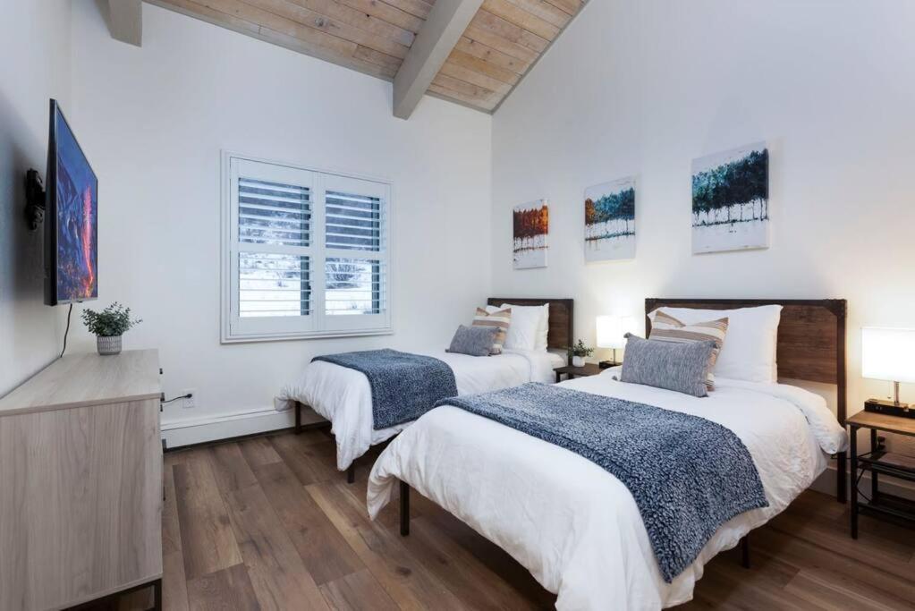 Updated 3 Bedroom 2 Ba With Pool & Hot Tub - Stunning Mountain Views! Snowmass Village
