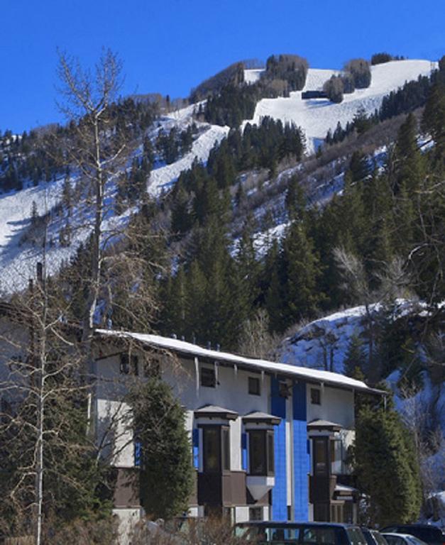 Lodge St Moritz And *