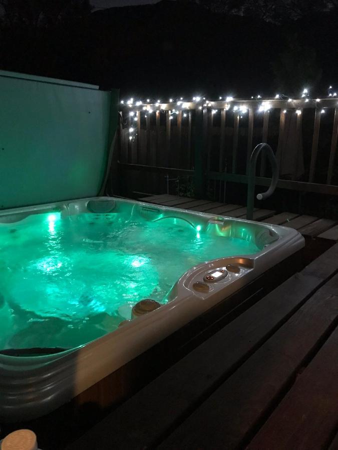 Bed & Breakfast Downtown With Jacuzzi *