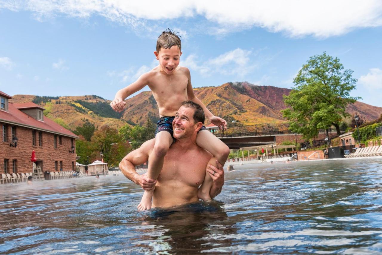 Glenwood Hot Springs Resort 4*