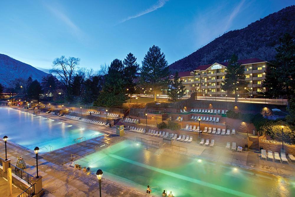 Glenwood Hot Springs Resort 4*